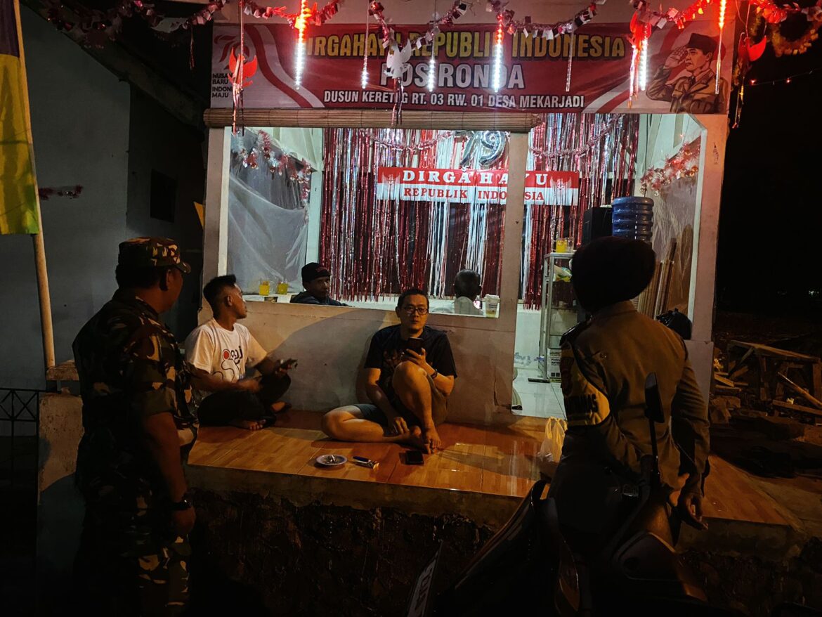 Polsek Ciamis Polres Ciamis Kontrol Pos Satkamling di Desa Mekarjadi