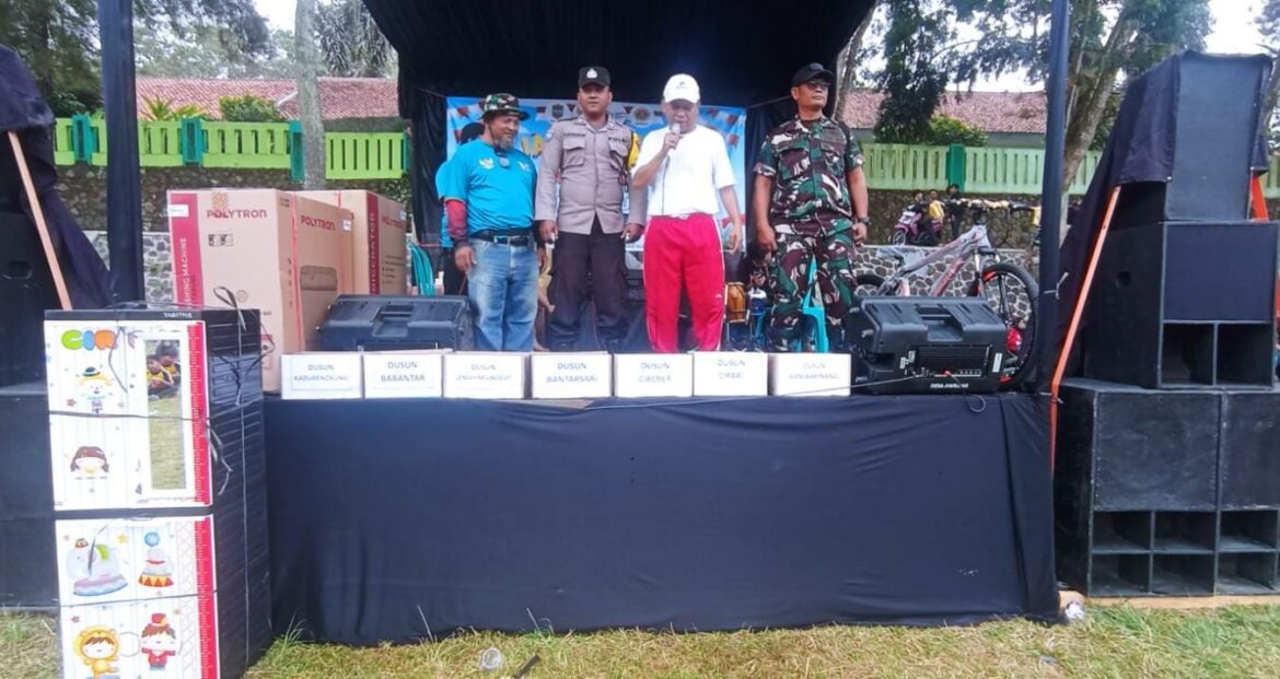 Polsek Kawali Polres Ciamis Monitoring Jalan Sehat dan Senam Peringatan HUT ke-79 RI