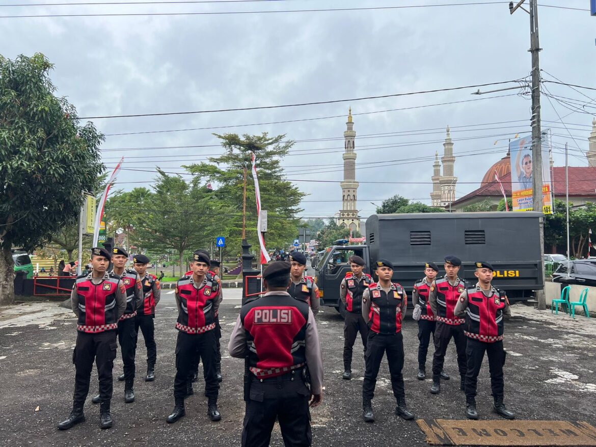 Polsek Kawali Polres Ciamis Siagakan Personel Pengamanan Hiburan Rakyat HUT ke-79 RI