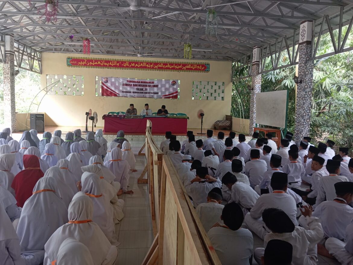 Polda Banten Lakukan Sosialisasi Pencegahan Penyebaran Paham Intoleran, Radikal dan Terorisme di Pondok Pesantren Al Hikam