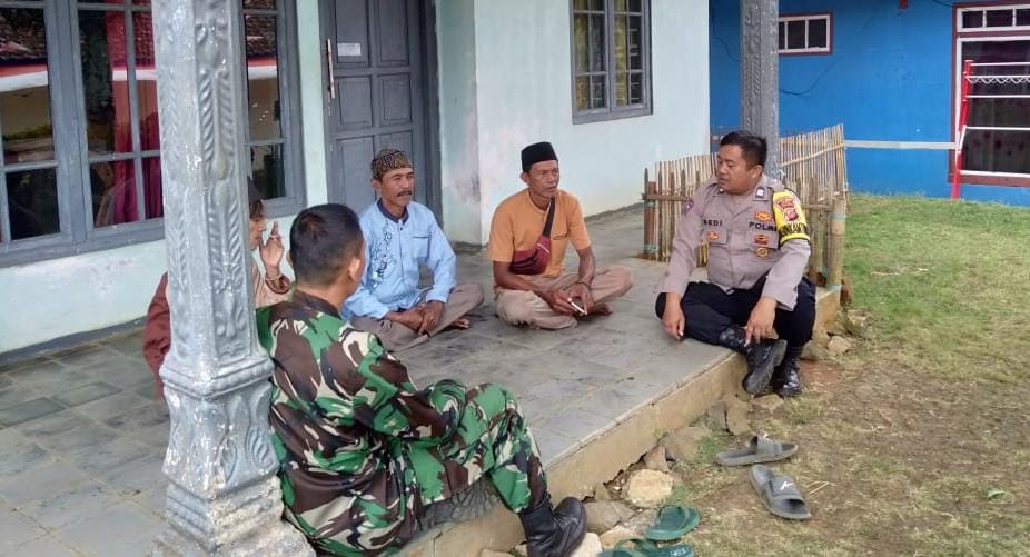 Polsek Kawali Koorkom Beri Imbauan Bahaya Judi Online dan Narkoba ke Warga Mulyasari