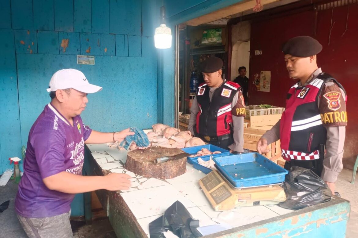 Cegah Tindak Kriminalitas, Sat Samapta Polres Ciamis Patroli Kamtibmas ke Pasar Subuh