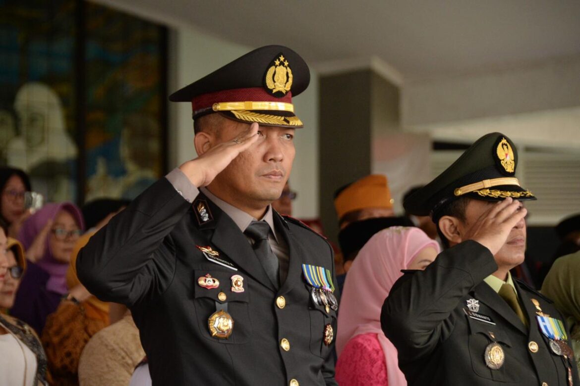 Kapolres Bogor Sambut Hari Kemerdekaan Negara Republik Indonesia Yang Ke 79 Bersama Forkompinda di Lapangan Pemda Kabupaten Bogor
