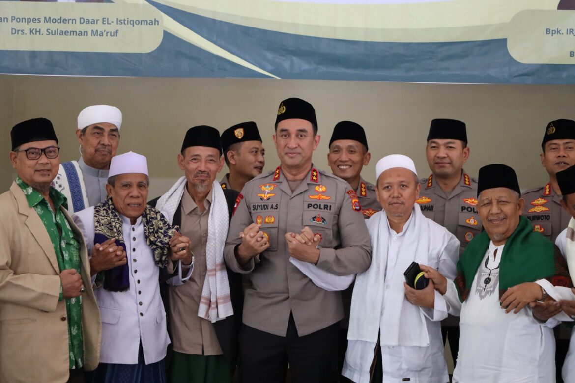 Kapolda Banten Laksanakan Safari Jum’at Keliling di Pondok Pesantren Daar El-Istiqomah