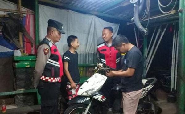 Cipkon Di Jam Rawan, Personel Polsek Sukadana Polres Ciamis Patroli Kamtibmas Hingga Subuh