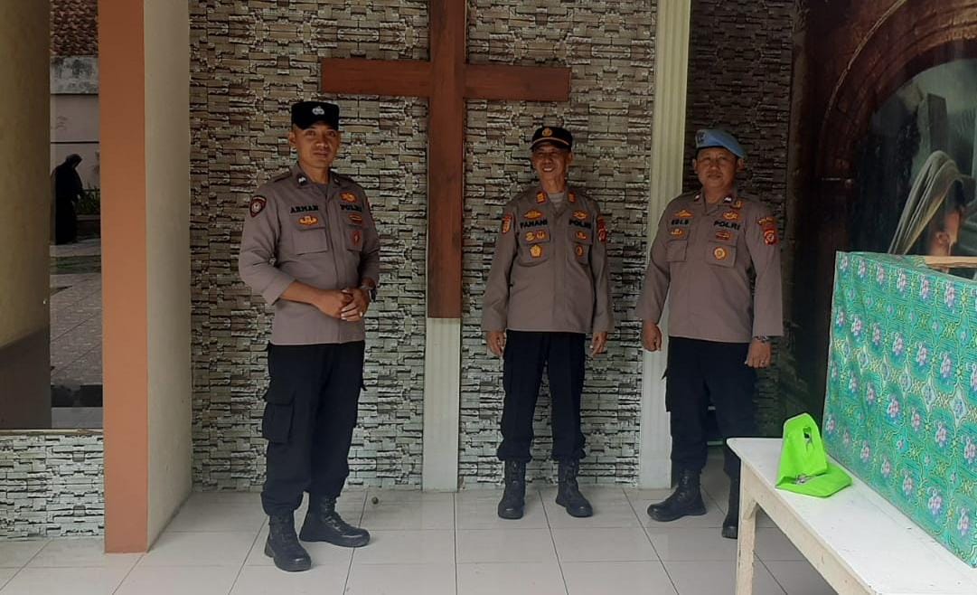 Berikan Rasa Aman, Polsek Banjarsari Polres Ciamis Monitoring Ibadah Minggu di GPDI