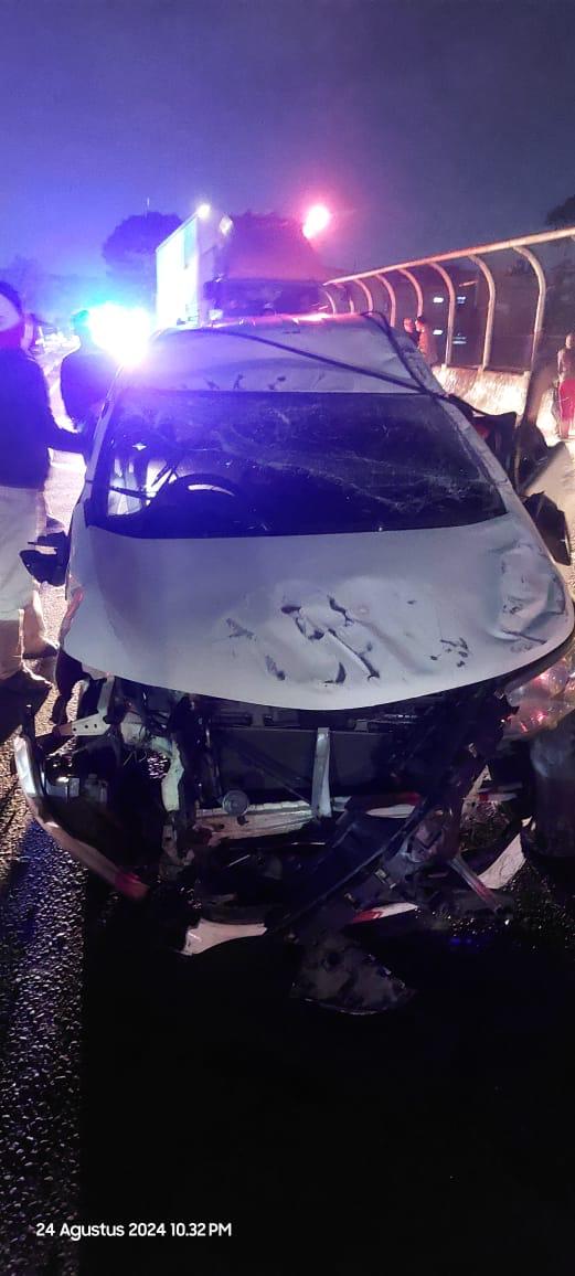 Polsek Cijeruk Besama Unit Laka Lantas Ciawi Tangani Peristiwa Laka Tunggal di Jembatan Tol Cigombong