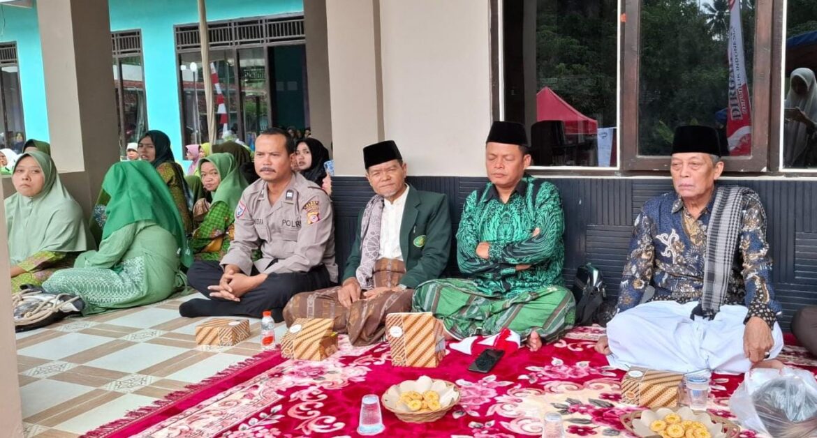 Polsek Cimaragas Polres Ciamis Hadiri Pengajian Bulanan di Dusun Citerem