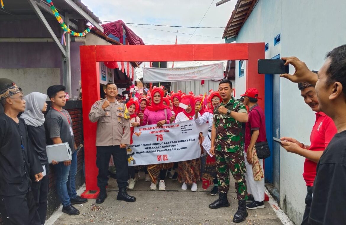 Polsek Ciamis Polres Ciamis Monitoring Jalan Santai Peringatan HUT ke-79 RI di Karang RW 29
