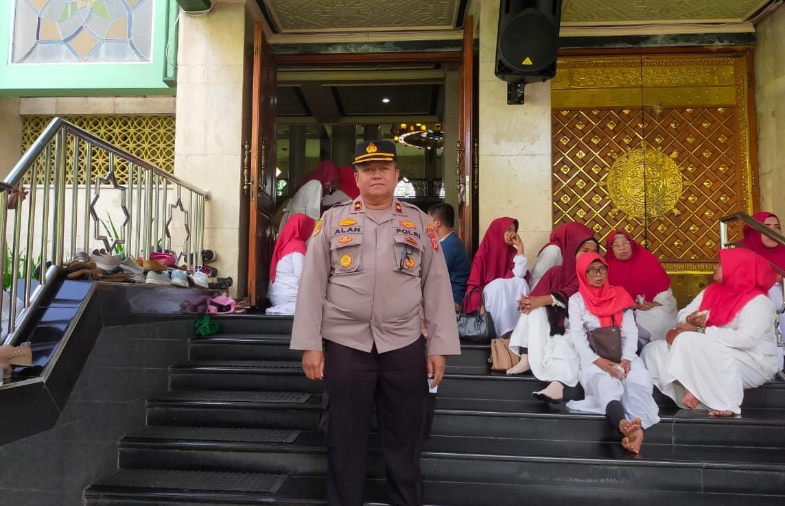 Polsek Ciamis Polres Ciamis Hadiri Pengajian Rutin Bulanan di Masjid Agung Ciamis