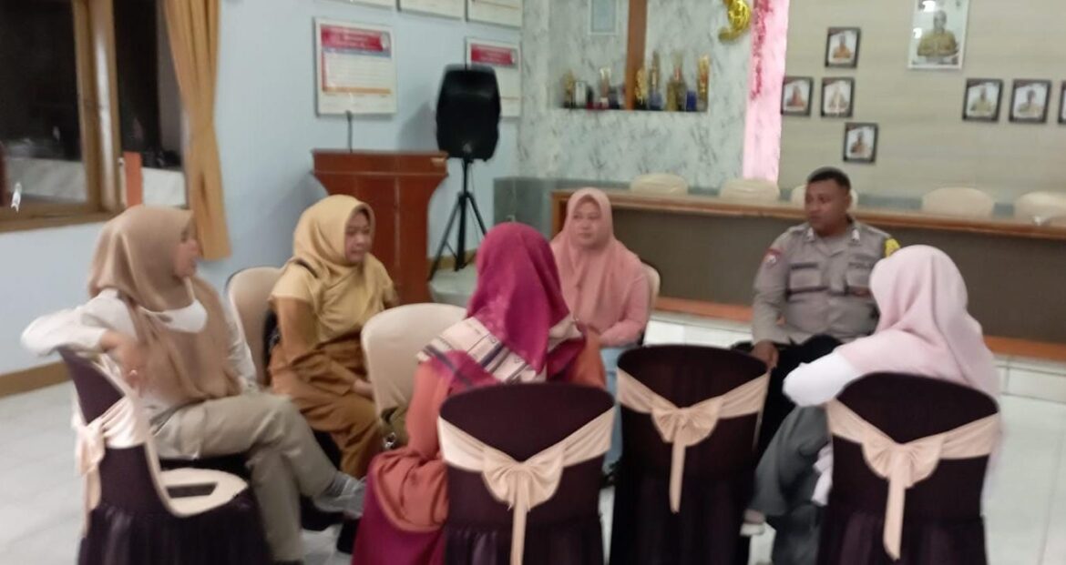 Datangi Warga, Anggota Polsek Kawali Koorkom Kamtibmas Jelang Pilkada Serentak 2024