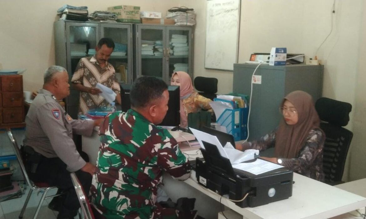 Datang ke Tokoh Desa Citereup, Anggota Polsek Kawali Koorkom Kamtibmas Jelang Pilkada Serentak