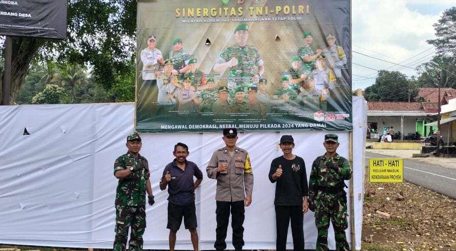 Sinergitas TNI-POLRI di Ciamis: Pemasangan Spanduk untuk Keamanan Pilkada 2024