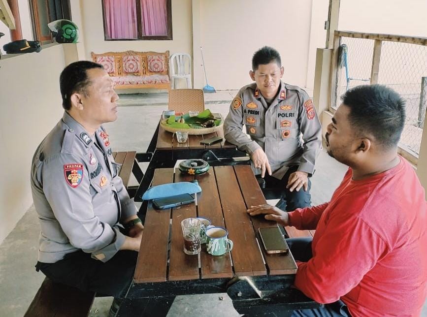Kapolsek Cihaurbeuti Koorkom Bareng Tokoh Masyarakat di Desa Sukahaji