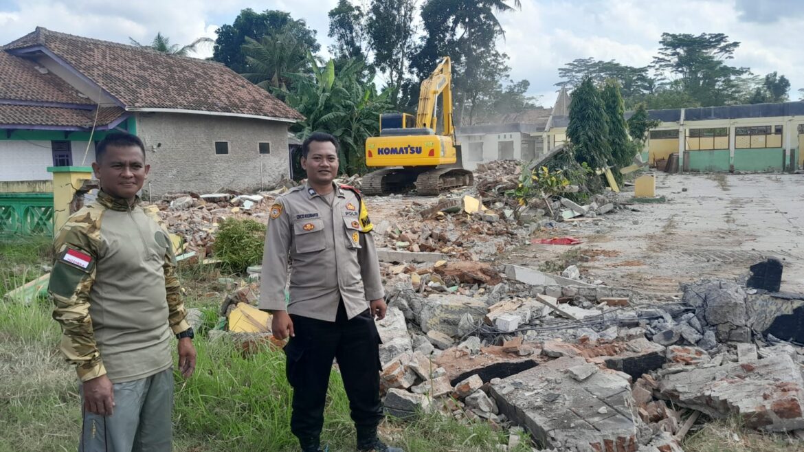 Perkuat Sinergitas, Polsek Lakbok Polres Ciamis Patroli Dialogis ke Warga di Eks SDN 5 Cintaratu