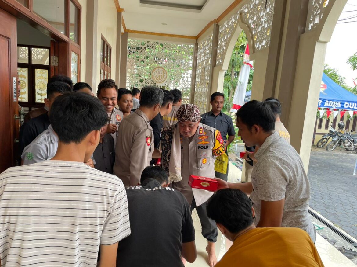 Program Warung Jumat Ini Sebagai Wujud Nyata Kehadiran Polri Di Tengah – Tengah Masyarakat Serta Implementasi Program Kerja Kapolda Banten Irjen Suyudi Ario Seto