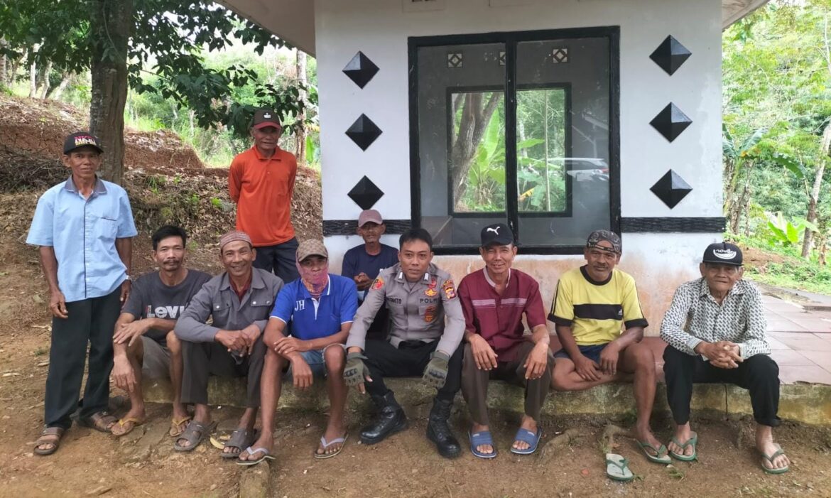 Perkuat Sinergitas, Polsek Lakbok Polres Ciamis Gali Informasi ke Warga Antisipasi Kamtibmas