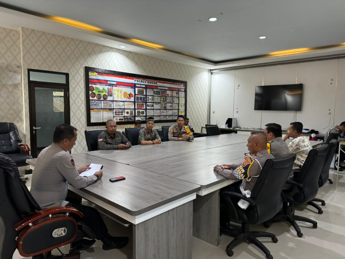 Polres Bogor Gelar Jumat Curhat Warga Sampaikan Keluh Kesah Masyarakat Terkait Kenakalan Remaja dan Lalu Lintas Yang Terhambat