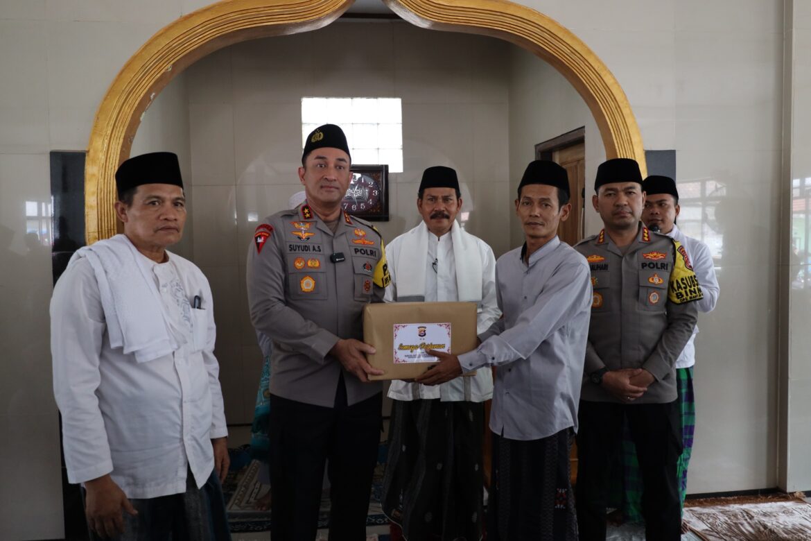 Kapolda Banten Laksanakan Safari Jum’at Keliling di Masjid Jami Assalamiyah Jawilan