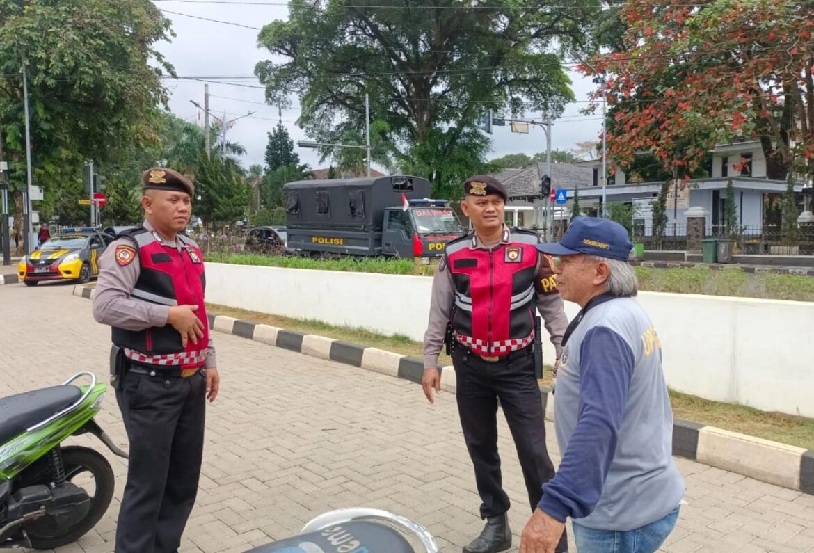 Berantas Premanisme, Sat Samapta Polres Ciamis Patroli Dialogis di Kawasan Alun Alun Ciamis