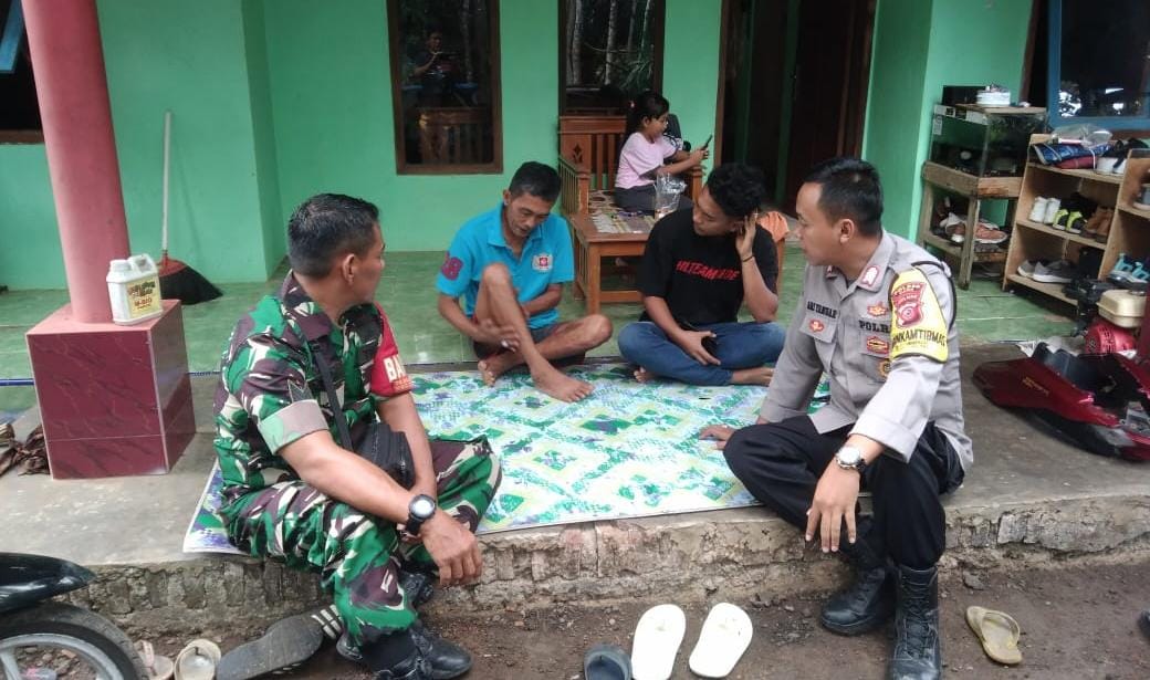 Cegah Gangguan Kamtibmas, Polsek Cijeungjing Polres Ciamis Patroli ke Warga Cisihung