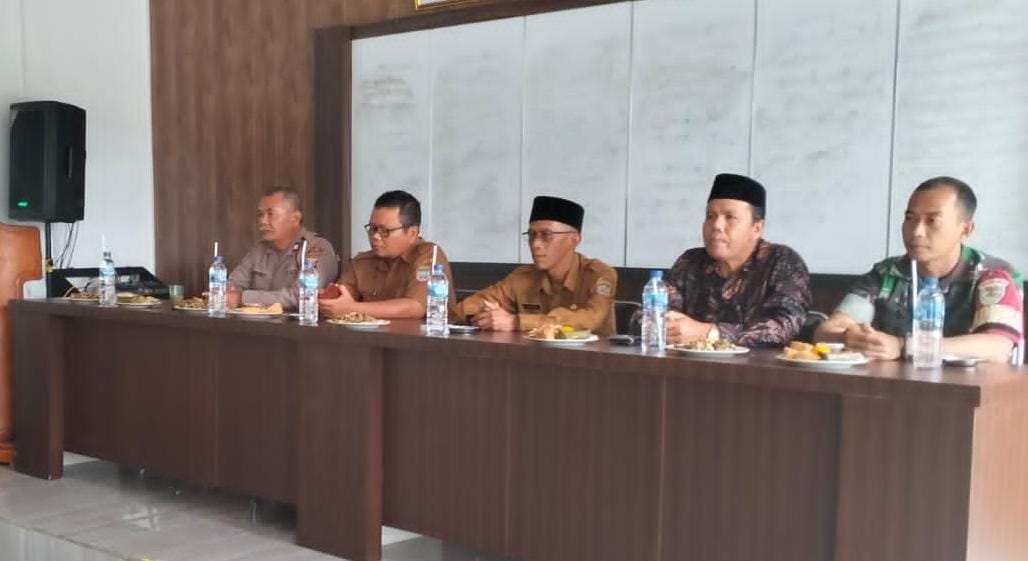 Polsek Panumbangan Polres Ciamis Amankan Pelantikan Perangkat Desa Kertaraharja