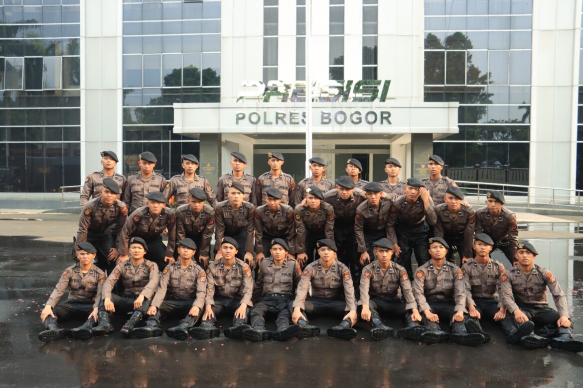 Puluhan Bintara Remaja Angkatan 50 Polres Bogor Ikuti Tradisi Pembaretan di Polres Bogor