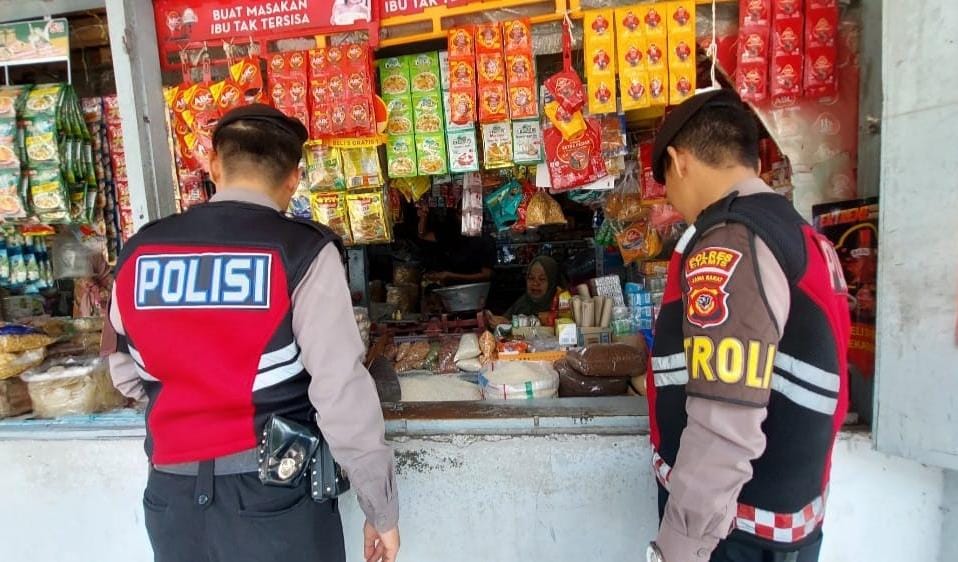 Jaga Stabilisasi Harga, Sat Samapta Polres Ciamis Patroli Bahan Pokok di Pasar Manis Ciamis