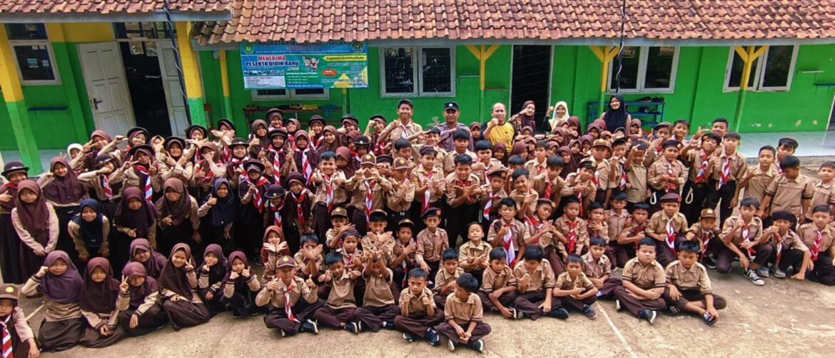 Police Go To School, Polsek Cisaga Polres Ciamis Beri Penyuluhan ke Siswa di MI 2 Cisaga