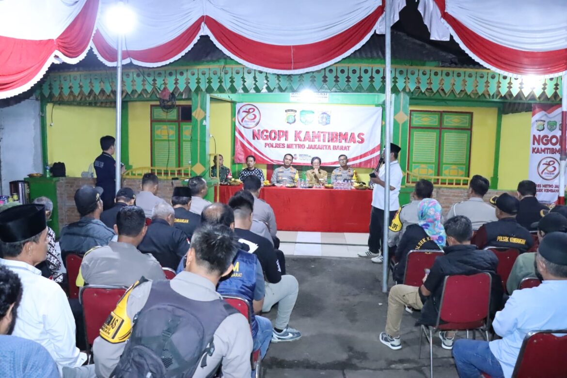 Kapolres Jakarta Barat dan Warga Rw 10 Meruya Utara Bahas Kamtibmas dalam Suasana Santai Bertajuk Ngopi Kamtibmas