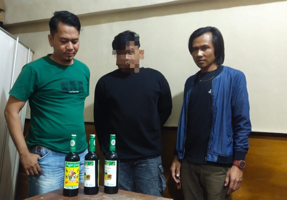 Ops Pekat Cipta Kondisi Hadapi Pilkada Serentak 2024, Polsek Ciamis Amankan Miras di Warung Makan