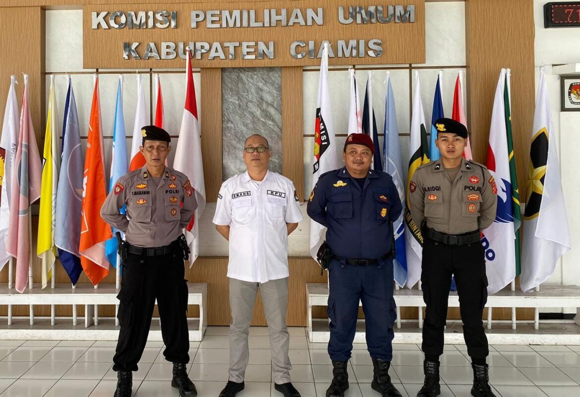 Ops Mantap Praja, Polres Ciamis Siagakan Personel PAM di Kantor KPU Kabupaten Ciamis