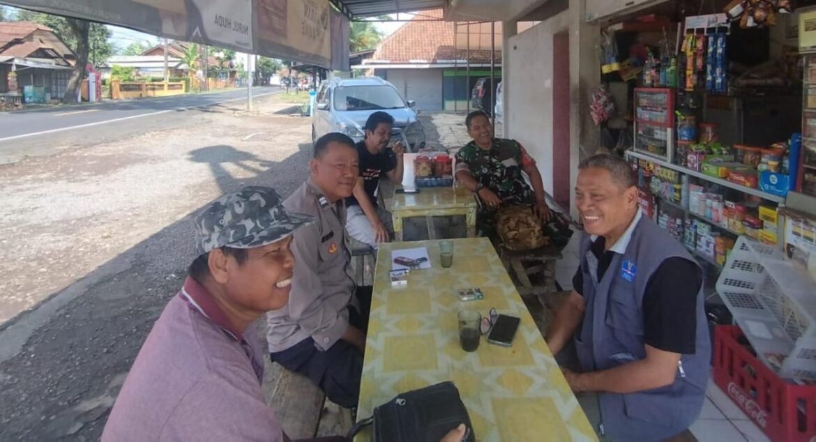 Datang ke Tomas, Anggota Polsek Cijeungjing Koorkom Kamtibmas Jelang Pilkada Serentak