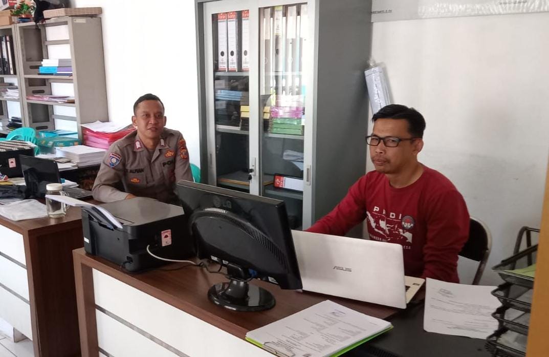 Datangi Perangkat Desa Nasol, Anggota Polsek Cikoneng Koorkom Jelang Pilkada Serentak