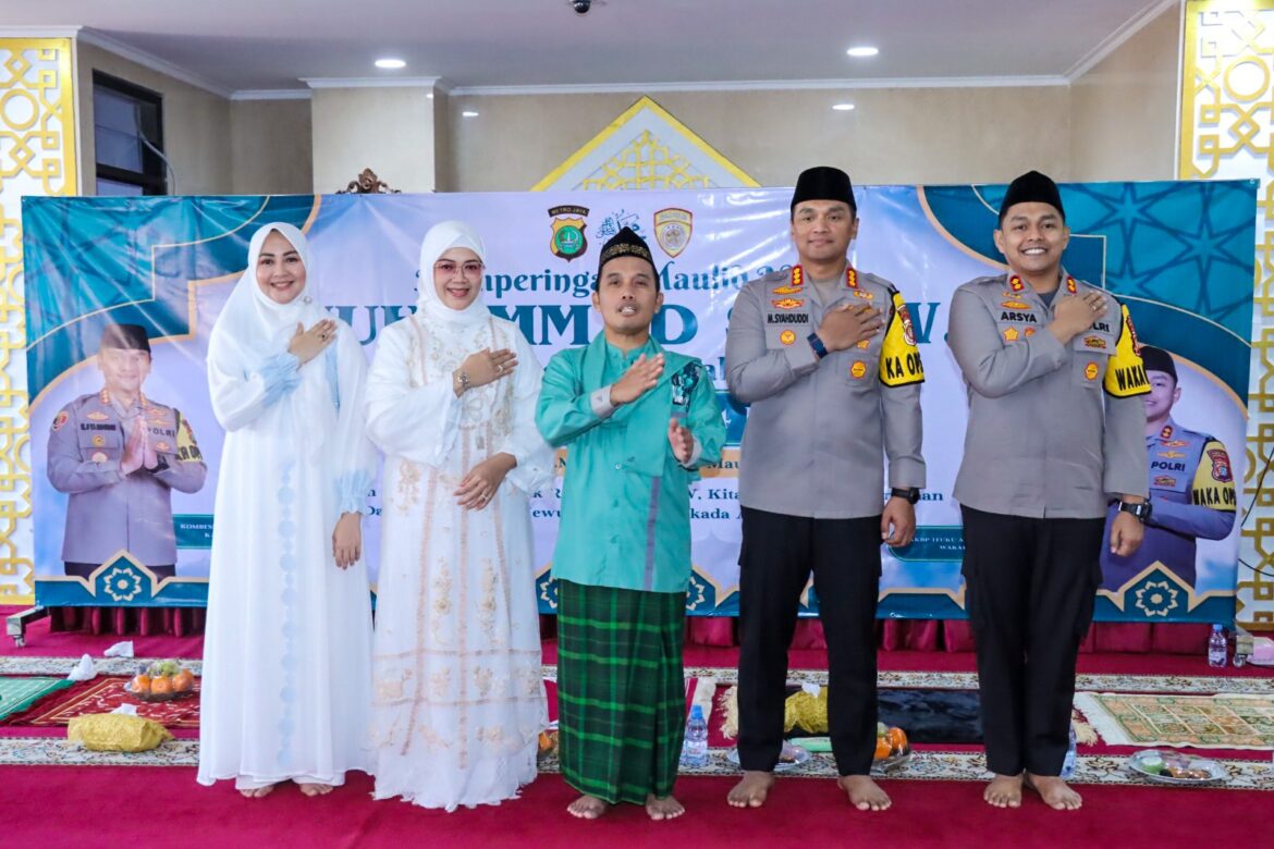 Ustadz Nur Maulana Semarakkan Maulid Nabi di Polres Metro Jakarta Barat dengan Pesan Cinta Rasul Serta Wujudkan Pemilukada 2024 Aman dan Sukses