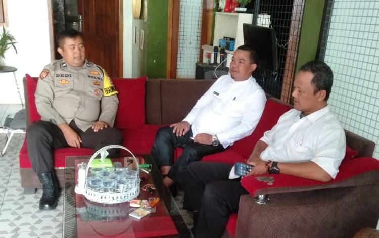 Datang ke Tokoh Masyarakat, Anggota Polsek Kawali Koorkom Kamtibmas Jelang Pilkada Serentak