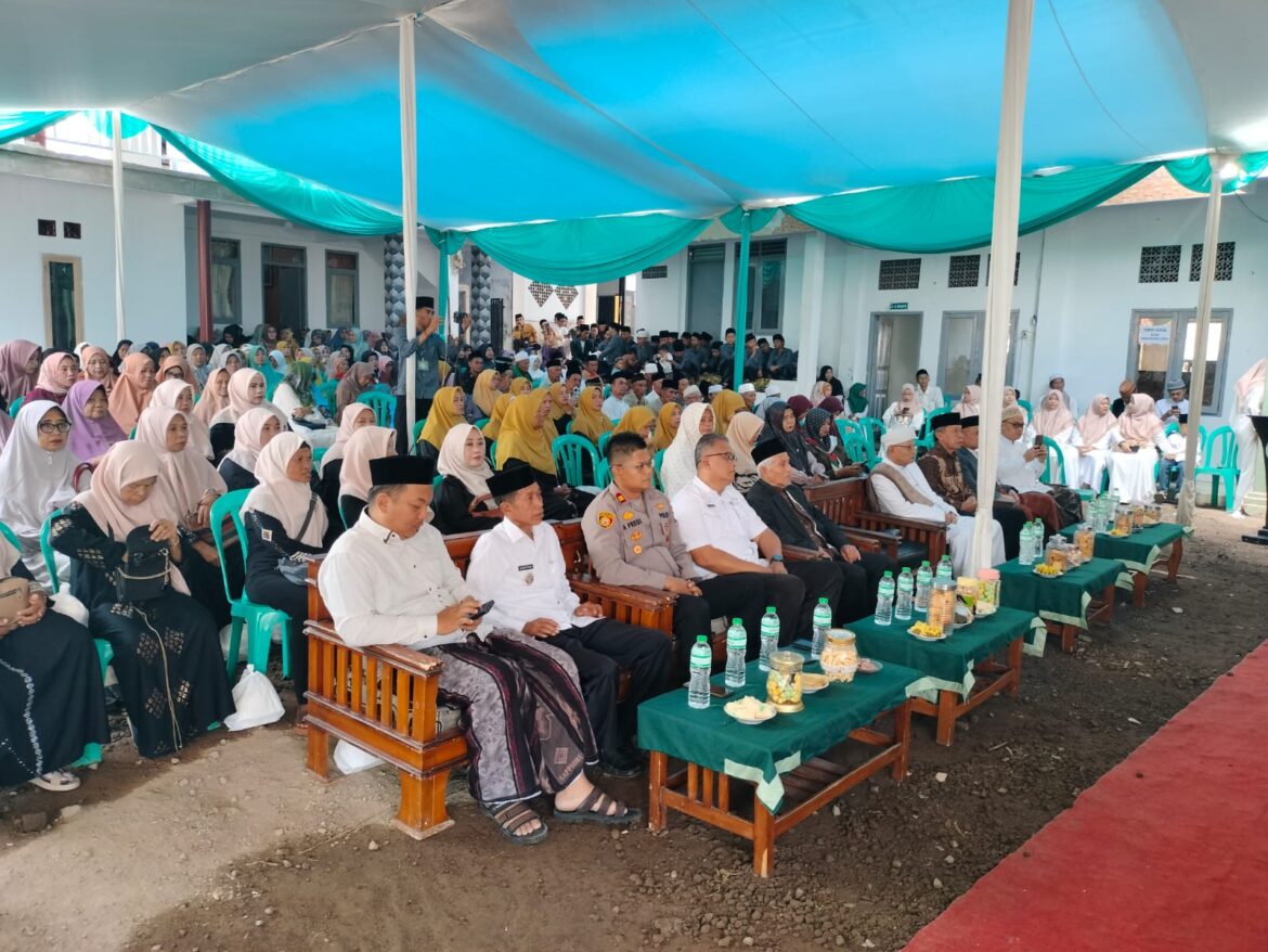 Kapolsek Cihaurbeti Polres Ciamis Ikuti Peringatan Maulid Nabi Muhammad SAW di Ponpes Al-Hidayah
