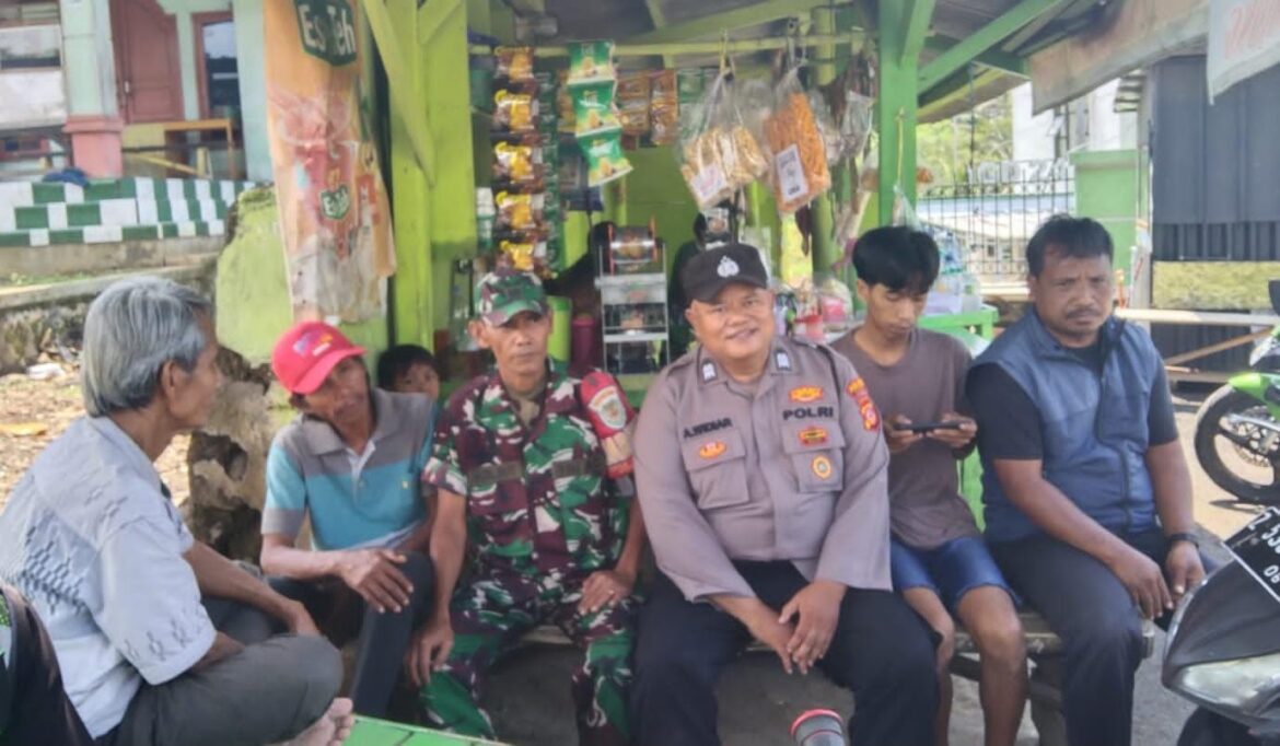 Datangi Tokoh Masyarakat, Anggota Polsek Kawali Koorkom Kamtibmas Jelang Pilkada Serentak