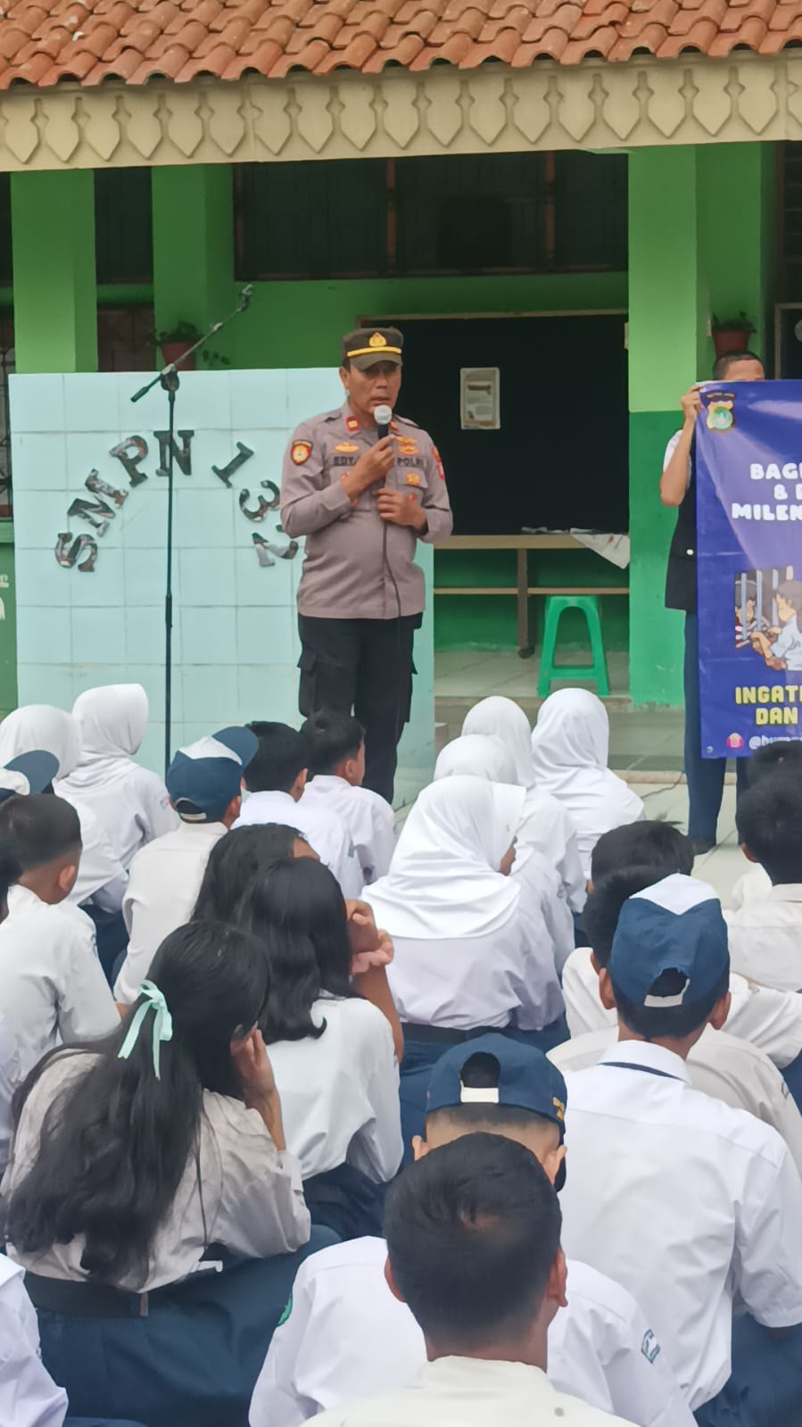 Cegah Tawuran Antar Pelajar, Polsek Cengkareng Edukasi Bahaya Tawuran Dan Pemasangan Spanduk Stop Tawuran Disekolah-sekolah