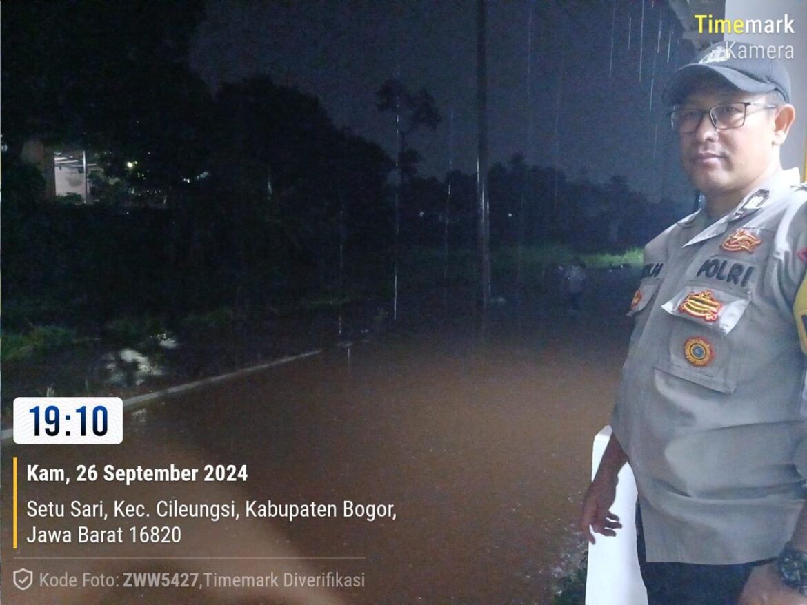Polsek Cileungsi bersama Instansi Terkait Lakukan Pengecekan Adanya Banjir