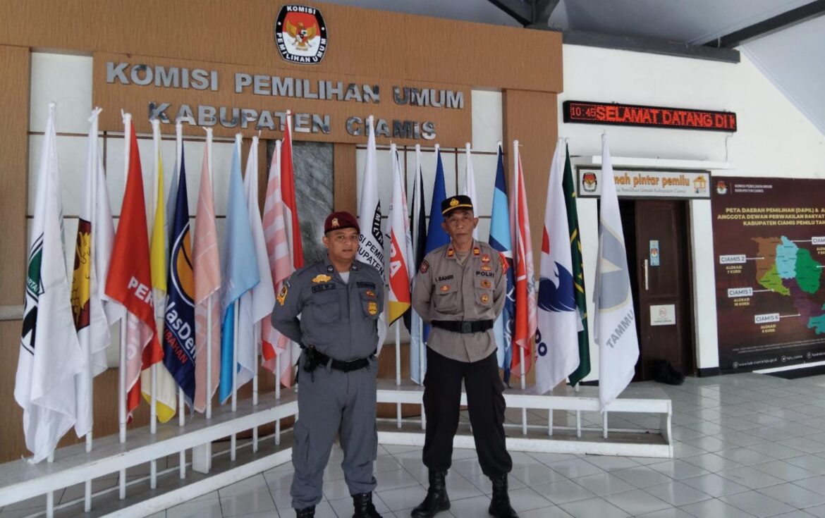 Ops Mantap Praja, Polres Ciamis Siagakan Personel PAM di Kantor KPU Kabupaten Ciamis