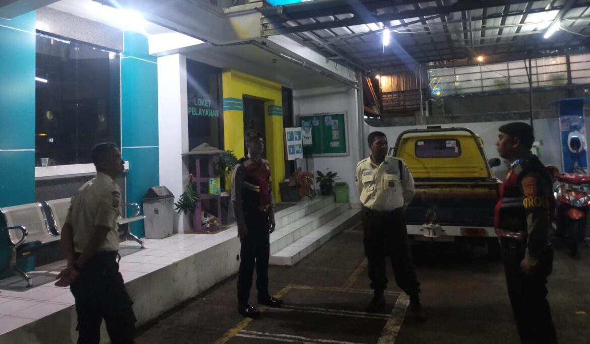 Cipkon di Malam Hari, Satuan Samapta Polres Ciamis Patroli ke Kawasan Kantor PLN Ciamis