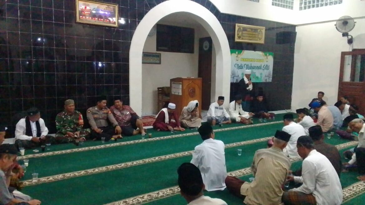 Sinergitas TNI-Polri Ikuti Acara Maulid Nabi di Desa Sagulig Baregbeg