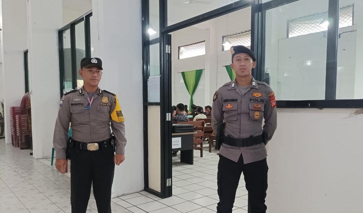 Berikan Rasa Nyaman, Polres Ciamis Siagakan Personel PAM di Kegiatan Kebaktian GKI Ciamis