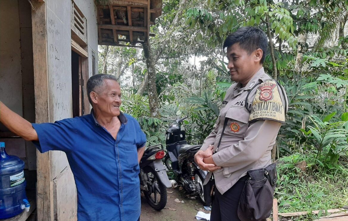 Humanis, Polsek Cipaku Polres Ciamis Koorkom Kamtibmas Hadapi Pilkada Serentak ke Warga Jalatrang