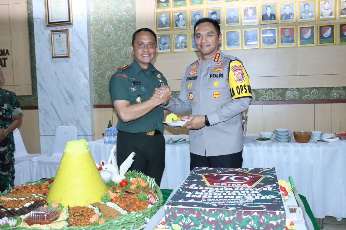 Polres Metro Jakarta Barat Rayakan HUT TNI ke-79 di Kodim 0503 JB, Simbol Eratnya Kebersamaan