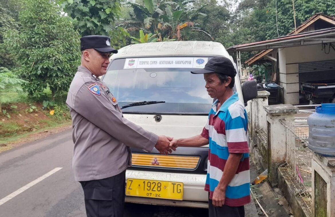 Datang ke Desa, Anggota Polsek Cijeungjing Koorkom Kamtibmas Jelang Pilkada Serentak