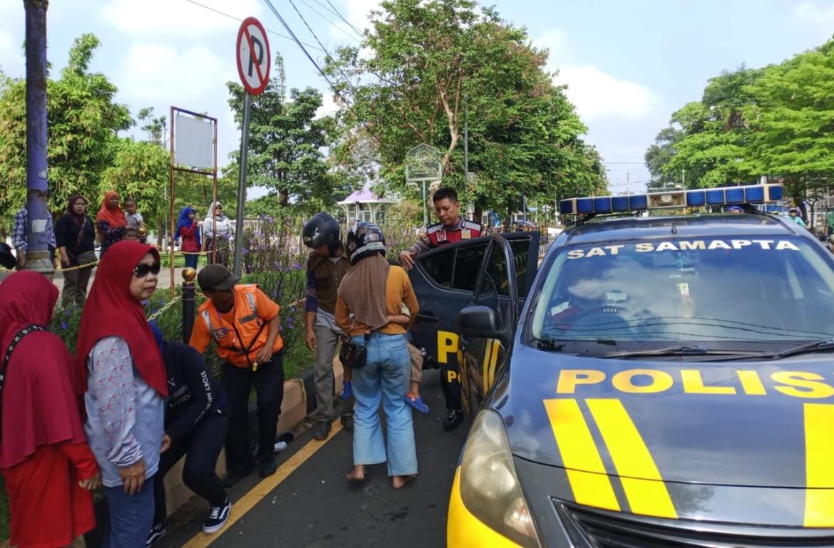 Satuan Samapta Polres Ciamis Bantu Evakuasi Korban Laka Lantas di Simpang Alun Alun Ciamis
