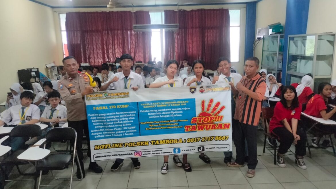 Cegah Tawuran dan Bullying, Bhabinkamtibmas Krendang Gelar Police Goes To School di SMK Bina Karya