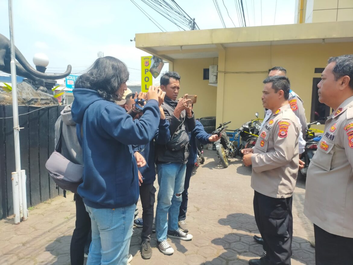 Palak dan Lakukan Kekerasan Ke Pedagang Martabak, Ciut Saat di Glandang Polisi